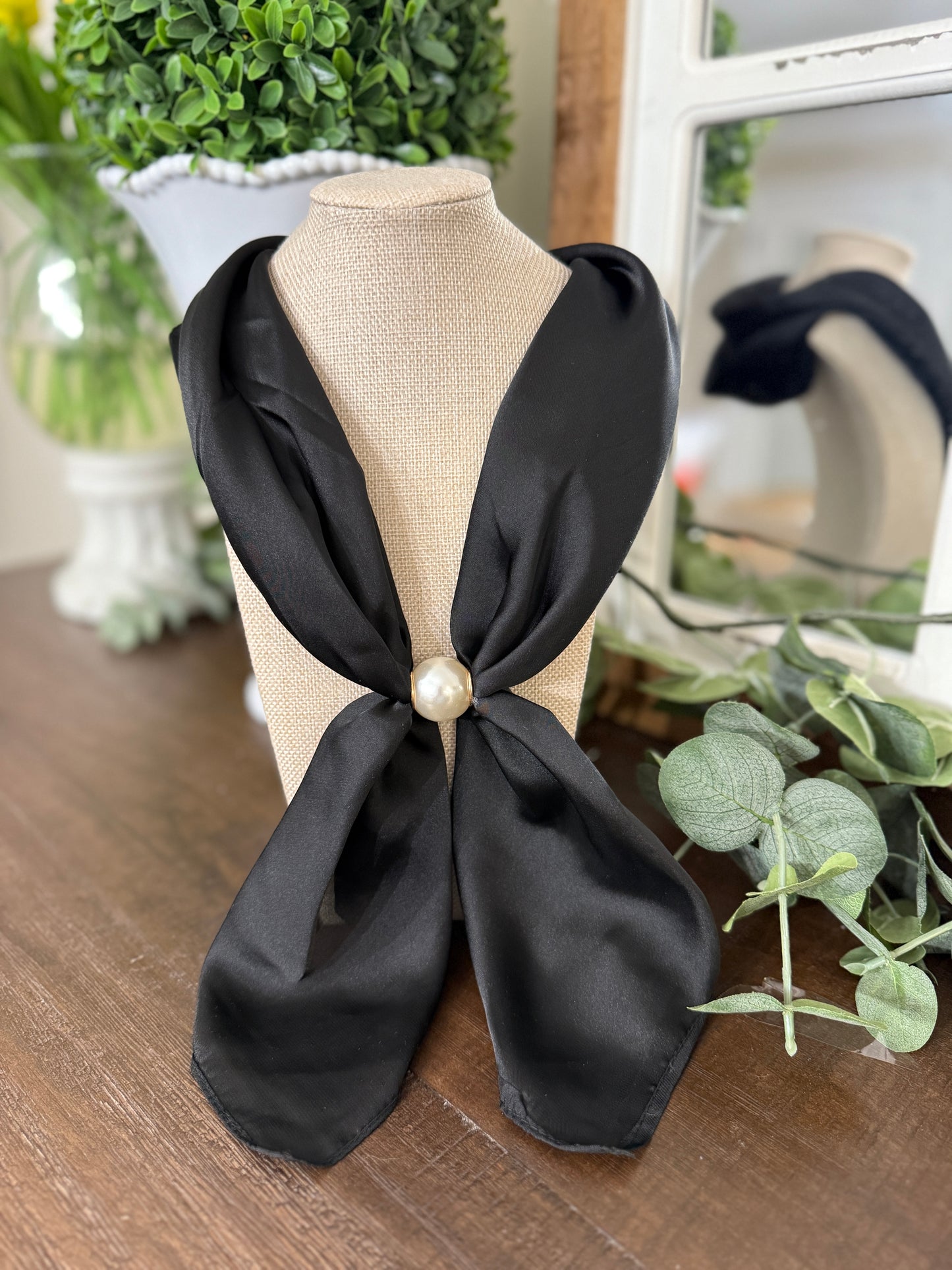 The Trin Scarf Necklace-Black