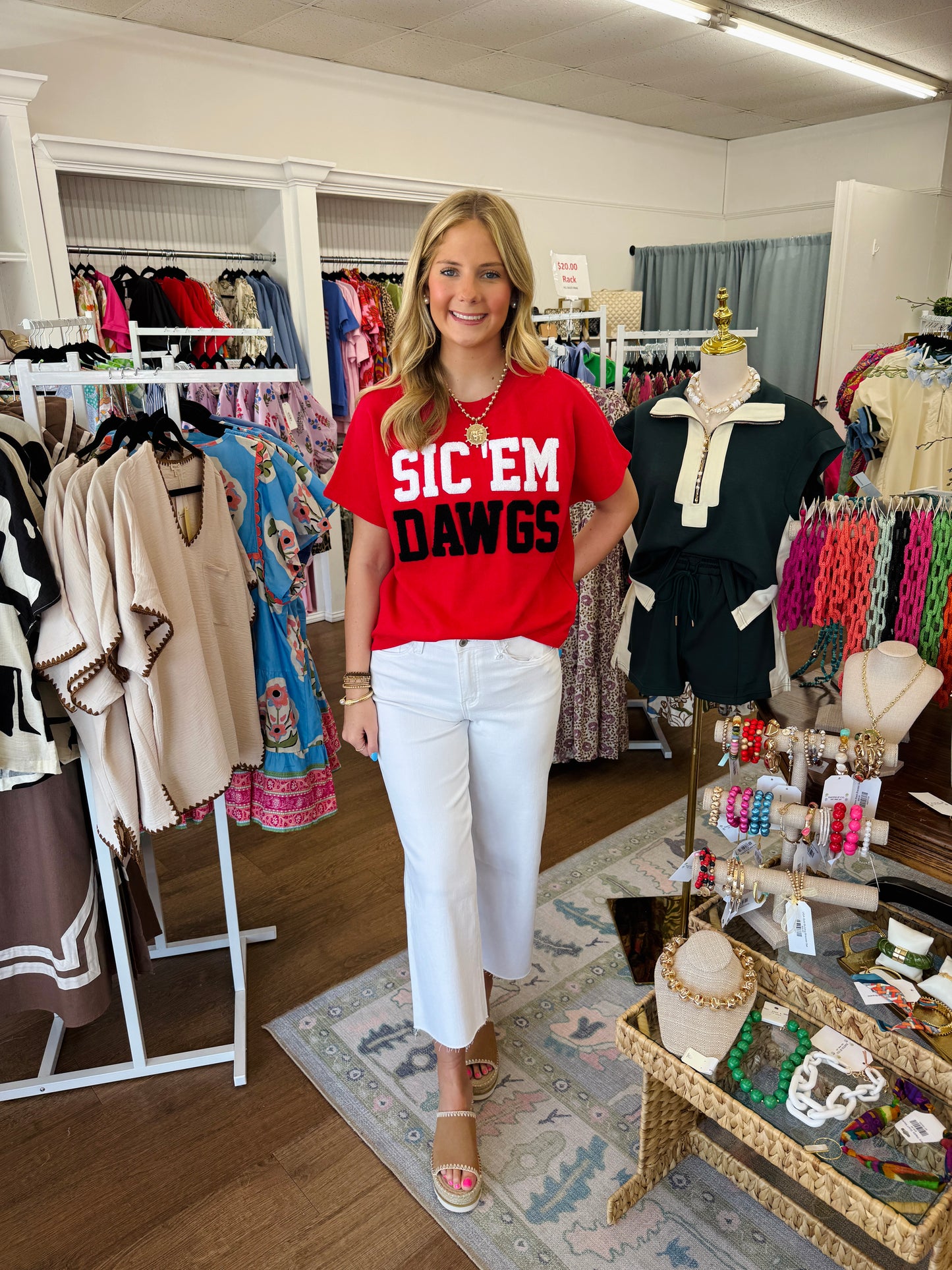 Sic ‘ Em Dawgs Top