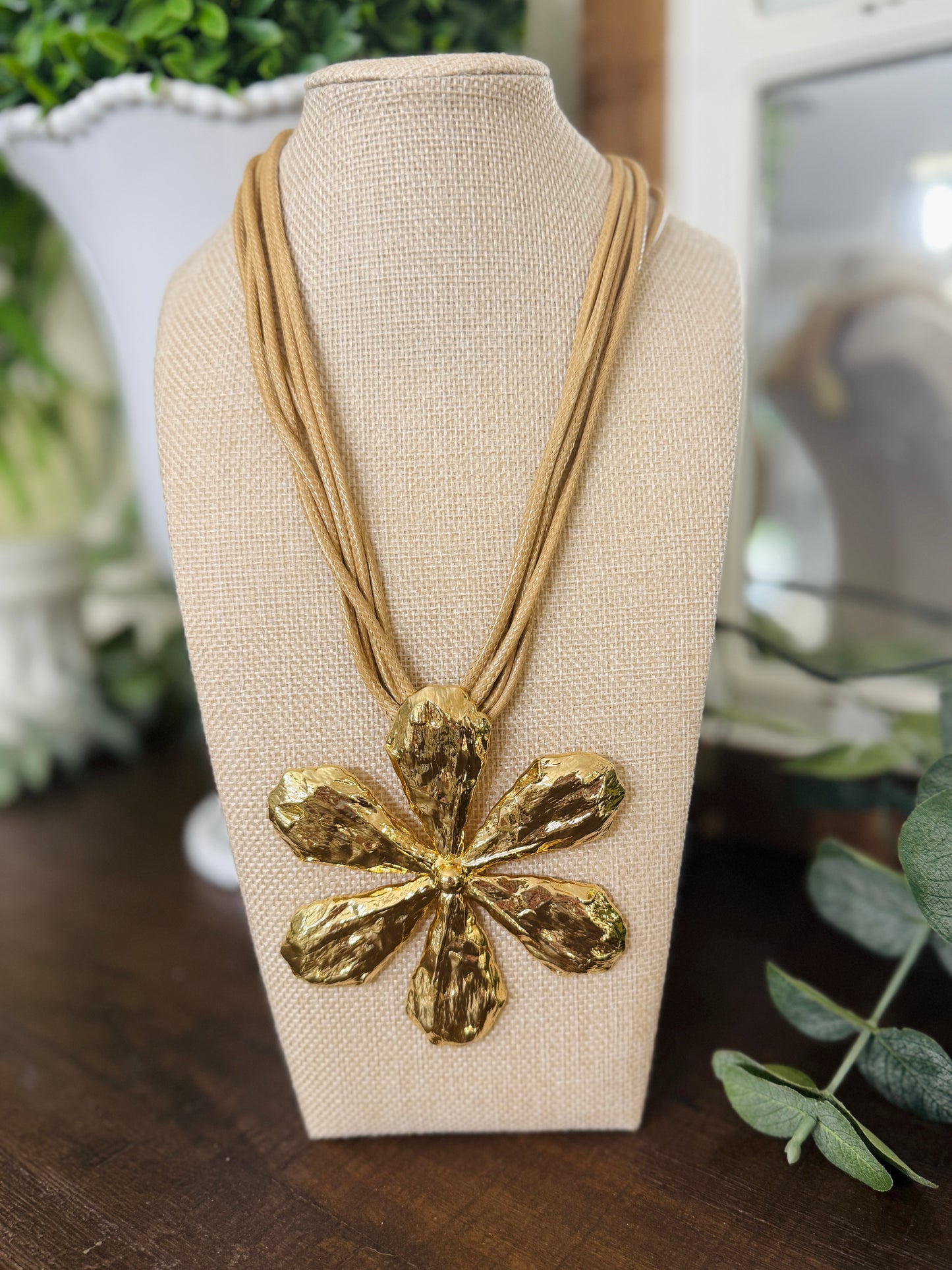 Flower Power Gold Necklace