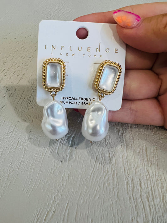 Sophisticated Pearl Earring